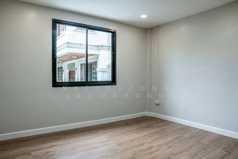 3-BR Townhouse, Bangkok, Phra Kanong Nua, Watthana, Bangkok, 3 Bedrooms, 250 sqm, Townhouse For Sale, by Natthapong Laomahong, 500171405 - DDproperty.com