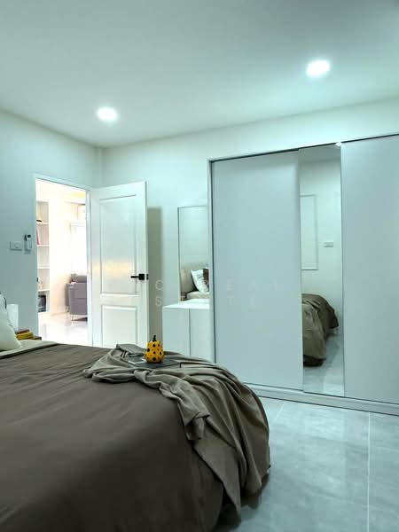 House 2 Bedroom Renovated for Sale in East Pattaya, Chon Buri (Pattaya), Bang Lamung, Bang Lamung (Pattaya), Chon Buri (Pattaya), 2 Bedrooms, 180 sqm, Single Detached House For Sale, by PLC Real Estate, 500171413 - DDproperty.com