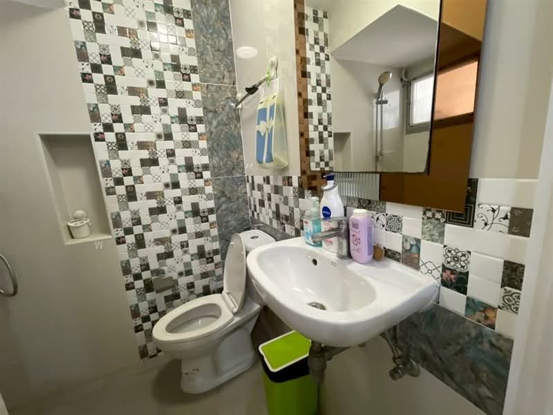 Golden Town 2 Ladprao-Kaset Nawamin, Bangkok, Soi Nawamin 42 Yak 27, Khlong Kum, Bueng Kum, Bangkok, 4 Bedrooms, 110 sqm, Townhouse For Sale, by คุณ สุภัตรา พลอยแดง (แพร), 500171461 - DDproperty.com