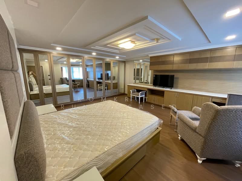 Oriental Towers, Bangkok, 25 Soi Ekkamai 12, Ekkamai Road, Khlong Tan Nua, Watthana, Bangkok, 4 Bedrooms, 453 sqm, Condo For Rent, by Komkrit Arunvessased , 500171484 - DDproperty.com