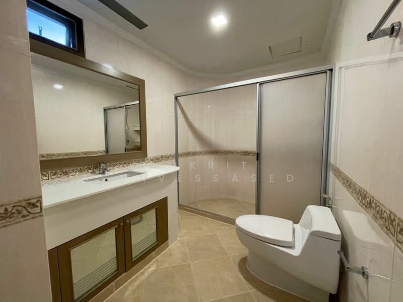 Oriental Towers, Bangkok, 25 Soi Ekkamai 12, Ekkamai Road, Khlong Tan Nua, Watthana, Bangkok, 4 Bedrooms, 453 sqm, Condo For Rent, by Komkrit Arunvessased , 500171484 - DDproperty.com