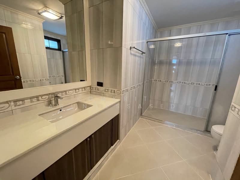 Oriental Towers, Bangkok, 25 Soi Ekkamai 12, Ekkamai Road, Khlong Tan Nua, Watthana, Bangkok, 4 Bedrooms, 453 sqm, Condo For Rent, by Komkrit Arunvessased , 500171484 - DDproperty.com