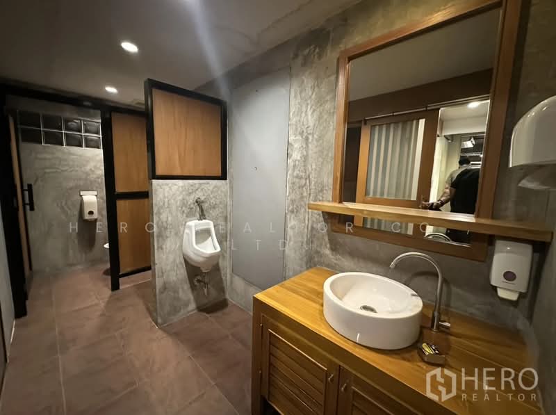 For rent Retail Space 172 sqm in Khlong Tan Nuea, Watthana, Bangkok BTS Asok hre00324, Bangkok, Khlong Tan Nua, Watthana, Bangkok, , 172 sqm, Retail Space For Rent, by Hero Realtor Co., Ltd., 500171552 - DDproperty.com