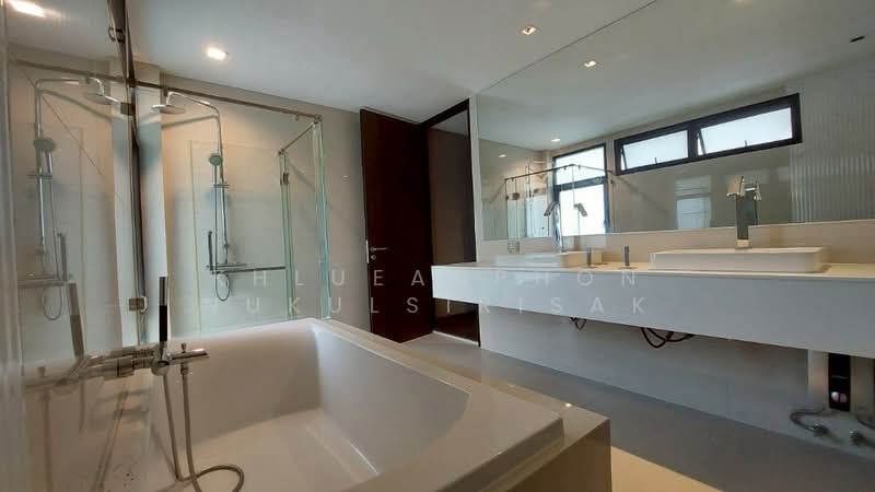 The Park Lane 22, Bangkok, 42 Soi Pridi Banomyong 45, Khlong Tan Nua, Watthana, Bangkok, 3 Bedrooms, 300 sqm, Townhouse For Rent, by Khlueanphon Nukulsirisak, 500171568 - DDproperty.com