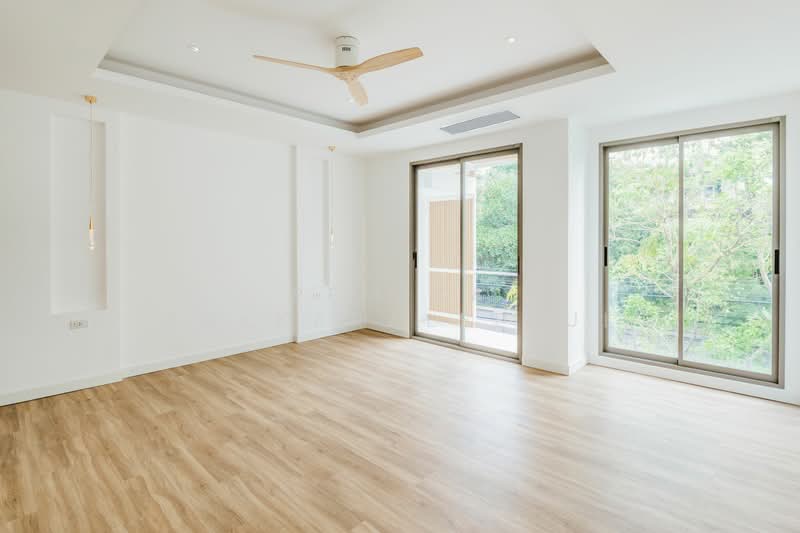 4-BR Townhouse, Bangkok, Khlong Tan Nua, Watthana, Bangkok, 4 Bedrooms, 350 sqm, Townhouse For Sale, by Pemika Aukkaraleekul, 500171588 - DDproperty.com