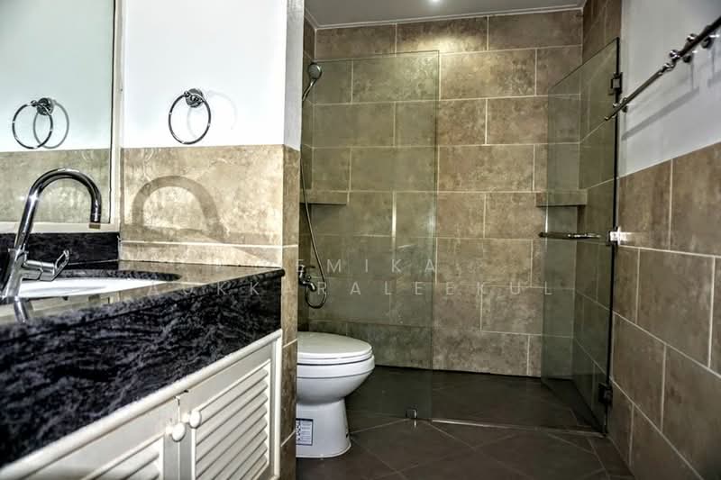 Asoke Towers, Bangkok, Sukhumvit 21 Road, Khlongtoei Nua, Watthana, Bangkok, 3 Bedrooms, 286 sqm, Condo For Sale, by Pemika Aukkaraleekul, 500171593 - DDproperty.com