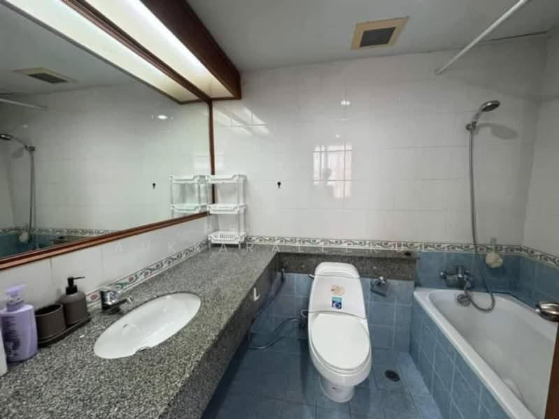 Asoke Place, Bangkok, Asok Montri Rd, Khlongtoei Nua, Watthana, Bangkok, 2 Bedrooms, 138 sqm, Condo For Sale, by Pemika Aukkaraleekul, 500171626 - DDproperty.com