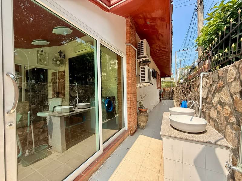 Pool Villa Pratumnak, Chon Buri (Pattaya), Pratumnak, Bang Lamung, Bang Lamung (Pattaya), Chon Buri (Pattaya), 3 Bedrooms, 250 sqm, Villa For Sale, by Baifern Goodwin, 500171636 - DDproperty.com