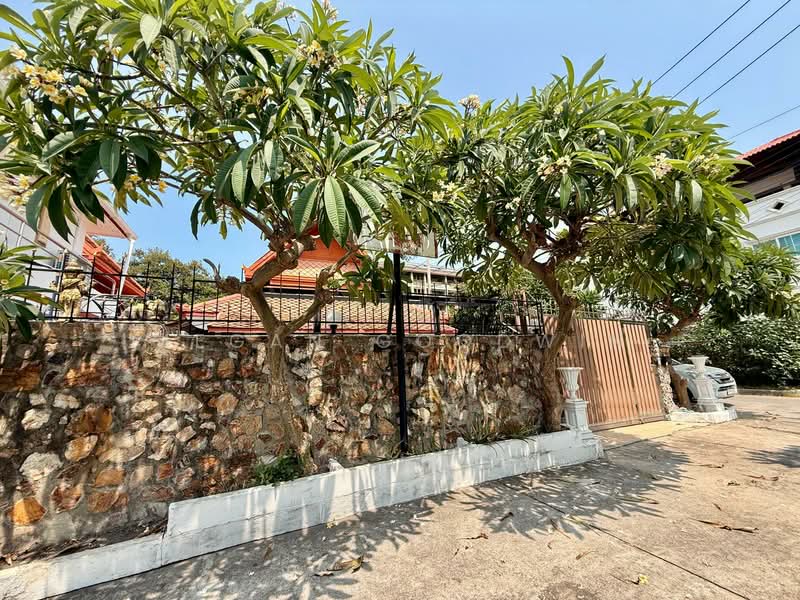 Pool Villa Pratumnak, Chon Buri (Pattaya), Pratumnak, Bang Lamung, Bang Lamung (Pattaya), Chon Buri (Pattaya), 3 Bedrooms, 250 sqm, Villa For Sale, by Baifern Goodwin, 500171636 - DDproperty.com