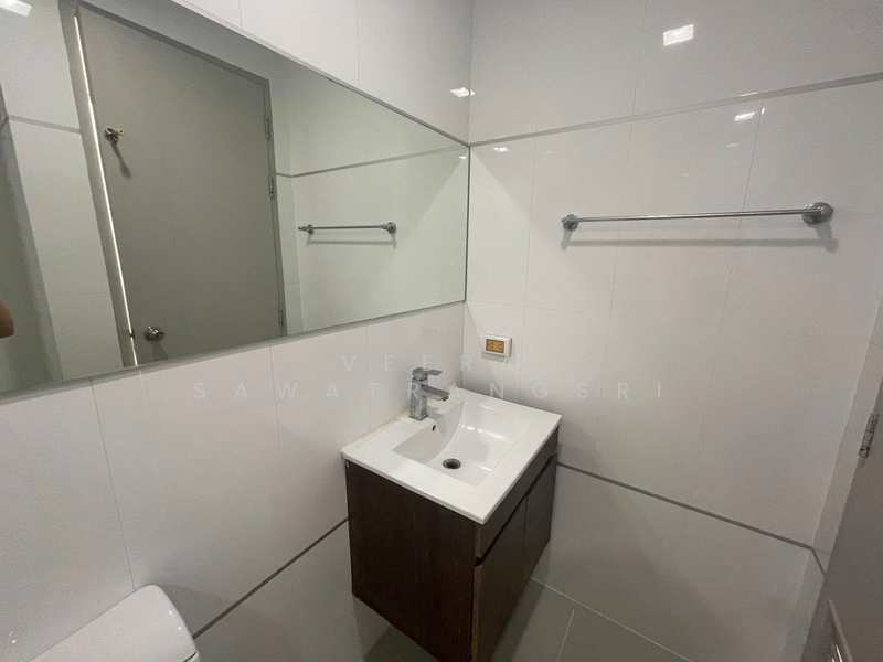 Thru Thonglor, Bangkok, Petchaburi Road, Bang Kapi, Huai Khwang, Bangkok, 1 Bedroom, 31 sqm, Condo For Sale, by Veera Sawatrangsri, 500171739 - DDproperty.com