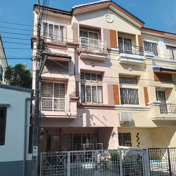 Baan Klang Muang Ladprao 71, Bangkok, Soi Nakniwat 34, Lat Phrao, Lat Phrao, Bangkok, 3 Bedrooms, 160 sqm, Townhouse For Sale, by Ratchanon Songthammakul, 500171783 - DDproperty.com