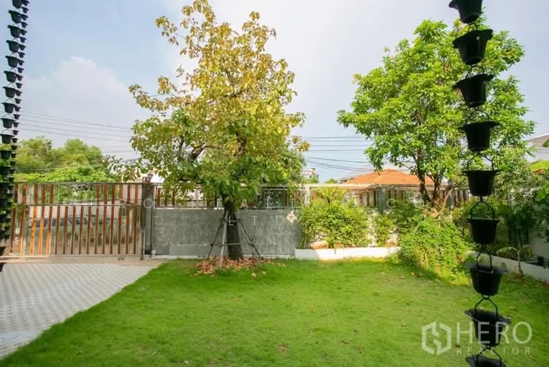 For rent Detached House in Samsen Nok, Huai Khwang, Bangkok hre00329, Bangkok, Samsen Nok, Huai Khwang, Bangkok, 3 Bedrooms, 300 sqm, Single Detached House For Rent, by Hero Realtor Co., Ltd., 500171815 - DDproperty.com
