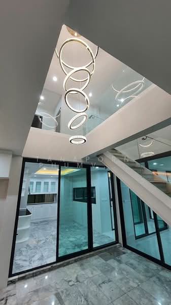 5-BR House, Bangkok, Lat Phrao, Lat Phrao, Bangkok, 5 Bedrooms, 400 sqm, Single Detached House For Sale, by Tanaporn Phumvilairak, 500172011 - DDproperty.com