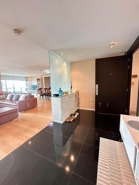 Sathorn Gardens, Bangkok, 39 South Sathorn Road, Thung Maha Mek, Sathon, Bangkok, 3 Bedrooms, 200 sqm, Condo For Sale, by Sirinan Ruangchoti, 500172080 - DDproperty.com