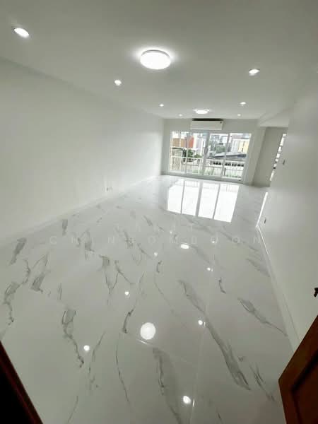 Yenakart Residence, Bangkok, 3 Soi Prasat Suk, Chong Nonsi, Yan Nawa, Bangkok, 4 Bedrooms, 450 sqm, Townhouse For Rent, by Tarit Chinsomboon, 500172151 - DDproperty.com