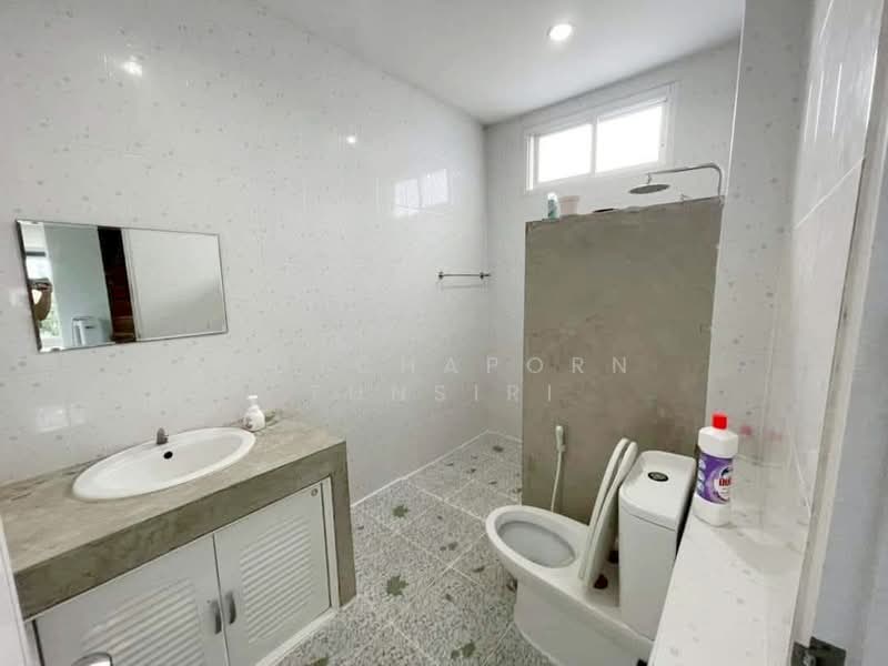 บ้านในโครงการ ให้เช่า – ใกล้บิ๊กซีแม่เหียะ เพียง 10 นาที ค่าเช่า 22,000 บาท / เดือน รหัสทรัพย์ : No., Chiang Mai, San Phak Wan, Hang Dong, Chiang Mai, 2 Bedrooms, 150 sqm, Single Detached House For Rent, by Rutchaporn Tunsiri, 500172176 - DDproperty.com