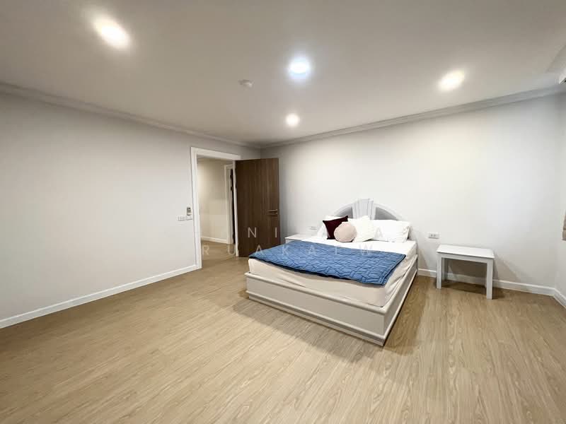 Oriental Towers, Bangkok, 25 Soi Ekkamai 12, Ekkamai Road, Khlong Tan Nua, Watthana, Bangkok, 5 Bedrooms, 458 sqm, Condo For Sale, by Chanisara Kruakaew, 500172231 - DDproperty.com