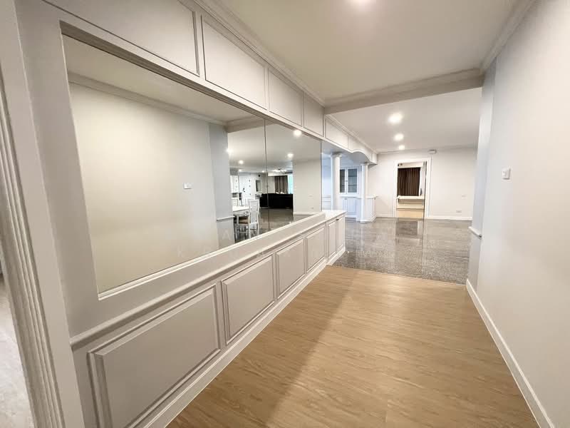 Oriental Towers, Bangkok, 25 Soi Ekkamai 12, Ekkamai Road, Khlong Tan Nua, Watthana, Bangkok, 5 Bedrooms, 458 sqm, Condo For Sale, by Chanisara Kruakaew, 500172231 - DDproperty.com