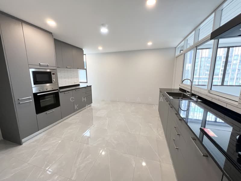 Oriental Towers, Bangkok, 25 Soi Ekkamai 12, Ekkamai Road, Khlong Tan Nua, Watthana, Bangkok, 5 Bedrooms, 458 sqm, Condo For Sale, by Chanisara Kruakaew, 500172231 - DDproperty.com