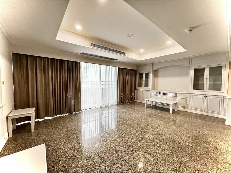 Oriental Towers, Bangkok, 25 Soi Ekkamai 12, Ekkamai Road, Khlong Tan Nua, Watthana, Bangkok, 5 Bedrooms, 458 sqm, Condo For Sale, by Chanisara Kruakaew, 500172231 - DDproperty.com