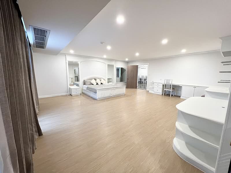 Oriental Towers, Bangkok, 25 Soi Ekkamai 12, Ekkamai Road, Khlong Tan Nua, Watthana, Bangkok, 5 Bedrooms, 458 sqm, Condo For Sale, by Chanisara Kruakaew, 500172231 - DDproperty.com