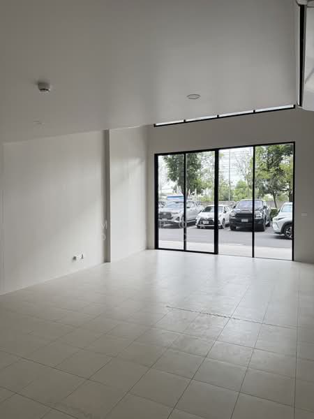 Noble Nue Cross Khu Khot, Pathum Thani, Khu Khot, Lam Luk Ka, Pathum Thani, 1 Bedroom, 68 sqm, Condo For Rent, by Ampaporn Ohnuch, 500172243 - DDproperty.com