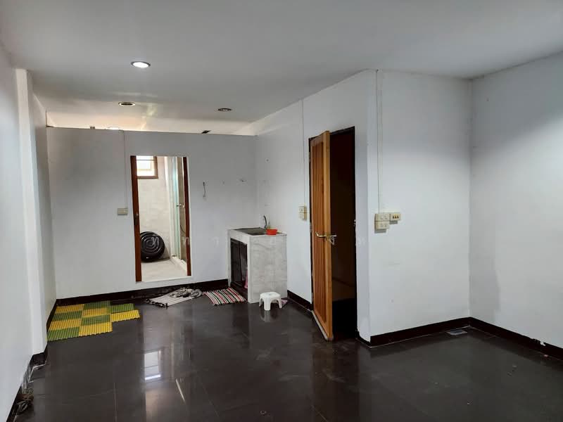 ตึกแถวตรงข้ามวัดสร้อยทาง, Bangkok, ประชาราษฎร์ สาย 1, Bang Sue, Bang Sue, Bangkok, , 144 sqm, Shophouse For Rent, by ที่ทางอสังหา, 500172312 - DDproperty.com