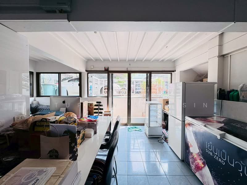 ขายบ้านเดี่ยว 2 ชั้น แปลงมุม 148 ตร.วา ใจกลางงามวงศ์วาน47 แยก1-3, Bangkok, Thung Song Hong, Lak Si, Bangkok, 5 Bedrooms, 300 sqm, Single Detached House For Sale, by Jatuporn Amonsin, 500172341 - DDproperty.com