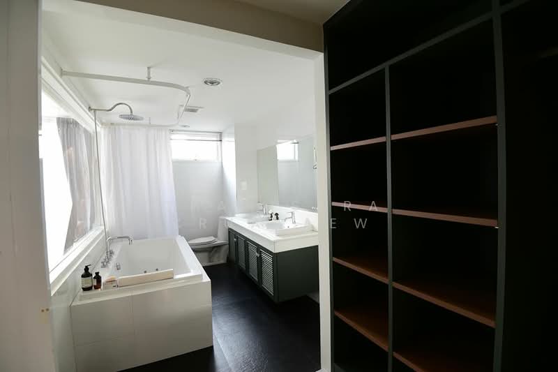 D65 Condominium, Bangkok, 396 Soi Sukhumvit 65 Sukhumvit Road, Phra Kanong Nua, Watthana, Bangkok, 1 Bedroom, 68 sqm, Condo For Rent, by Chanisara Kruakaew, 500172411 - DDproperty.com