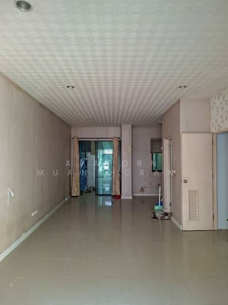 ขายทาวน์โฮม 3 ชั้น หมู่บ้านซิกเนเจอร์ เอกชัย-บางบอน รีโนเวทใหม่ทั้งหลัง ราคาถูกสุดในโครงการ, กรุงเทพ, เอกชัย, บางบอน, บางบอน, กรุงเทพ, 184 ตร.ม., ทาวน์เฮ้าส์ ขาย, โดย Apaporn Muanthorani, 500172443 - DDproperty.com
