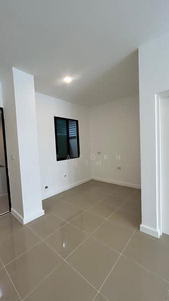 ขายทาวน์โฮม 3 ชั้น หมู่บ้านซิกเนเจอร์ เอกชัย-บางบอน รีโนเวทใหม่ทั้งหลัง ราคาถูกสุดในโครงการ, กรุงเทพ, เอกชัย, บางบอน, กรุงเทพ, 184 ตร.ม., ทาวน์เฮ้าส์ ขาย, โดย Apaporn Muanthorani, 500172443 - DDproperty.com
