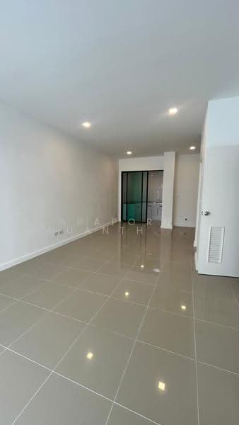 ขายทาวน์โฮม 3 ชั้น หมู่บ้านซิกเนเจอร์ เอกชัย-บางบอน รีโนเวทใหม่ทั้งหลัง ราคาถูกสุดในโครงการ, Bangkok, เอกชัย, Bang Bon, Bangkok, 3 Bedrooms, 184 sqm, Townhouse For Sale, by Apaporn Muanthorani, 500172443 - DDproperty.com
