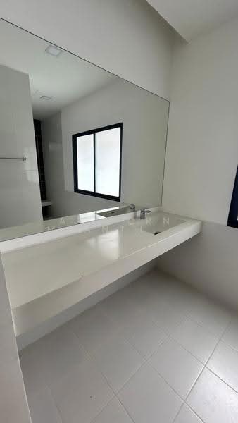 ขายทาวน์โฮม 3 ชั้น หมู่บ้านซิกเนเจอร์ เอกชัย-บางบอน รีโนเวทใหม่ทั้งหลัง ราคาถูกสุดในโครงการ, Bangkok, เอกชัย, Bang Bon, Bangkok, 3 Bedrooms, 184 sqm, Townhouse For Sale, by Apaporn Muanthorani, 500172443 - DDproperty.com