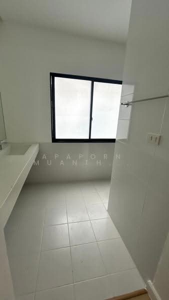 ขายทาวน์โฮม 3 ชั้น หมู่บ้านซิกเนเจอร์ เอกชัย-บางบอน รีโนเวทใหม่ทั้งหลัง ราคาถูกสุดในโครงการ, กรุงเทพ, เอกชัย, บางบอน, กรุงเทพ, 184 ตร.ม., ทาวน์เฮ้าส์ ขาย, โดย Apaporn Muanthorani, 500172443 - DDproperty.com