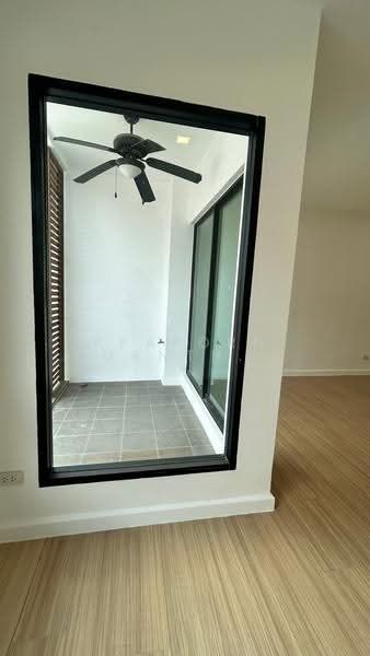 ขายทาวน์โฮม 3 ชั้น หมู่บ้านซิกเนเจอร์ เอกชัย-บางบอน รีโนเวทใหม่ทั้งหลัง ราคาถูกสุดในโครงการ, Bangkok, เอกชัย, Bang Bon, Bangkok, 3 Bedrooms, 184 sqm, Townhouse For Sale, by Apaporn Muanthorani, 500172443 - DDproperty.com