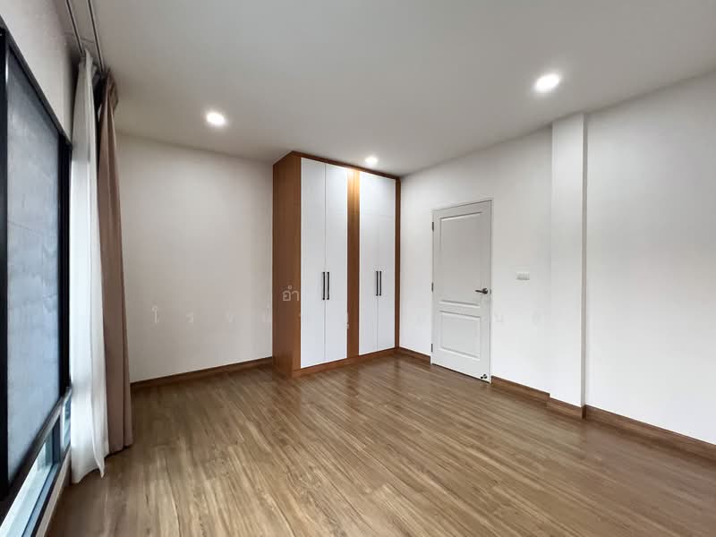 Centro Bangna-Kingkaew, Samut Prakan, Rachathewa, Bang Plee, Samut Prakan, 4 Bedrooms, 225 sqm, Single Detached House For Sale, by อำนาจ โรจน์พิบูลย์พันธ์, 500172556 - DDproperty.com