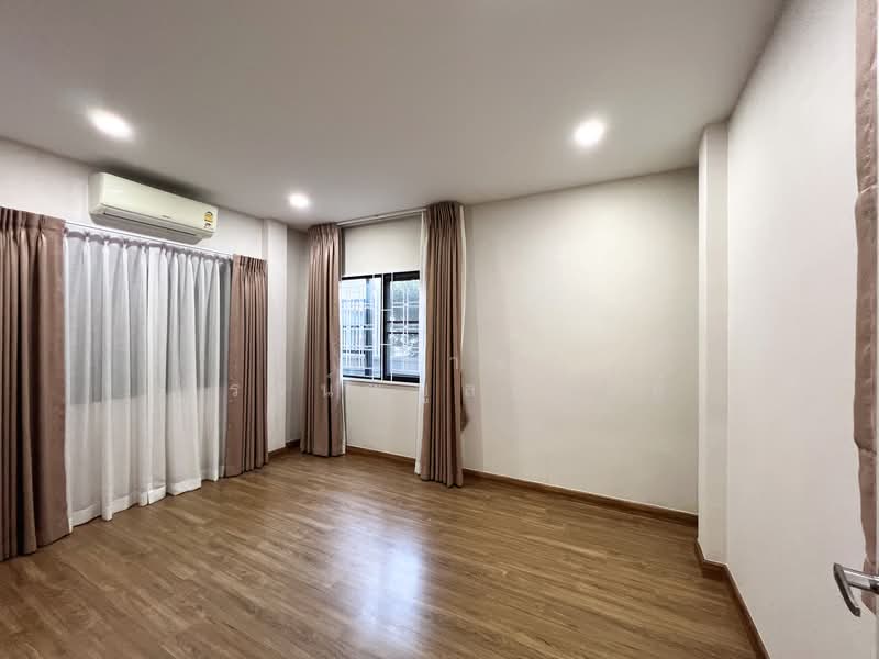 Centro Bangna-Kingkaew, Samut Prakan, Rachathewa, Bang Plee, Samut Prakan, 4 Bedrooms, 225 sqm, Single Detached House For Sale, by อำนาจ โรจน์พิบูลย์พันธ์, 500172556 - DDproperty.com