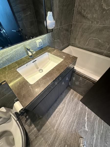 The Esse Sukhumvit 36, Bangkok, Soi Sukhumvit 36, Sukhumvit Road, Phra Kanong, Khlong Toei, Bangkok, 1 Bedroom, 42 sqm, Condo For Rent, by Chanisara Kruakaew, 500172565 - DDproperty.com