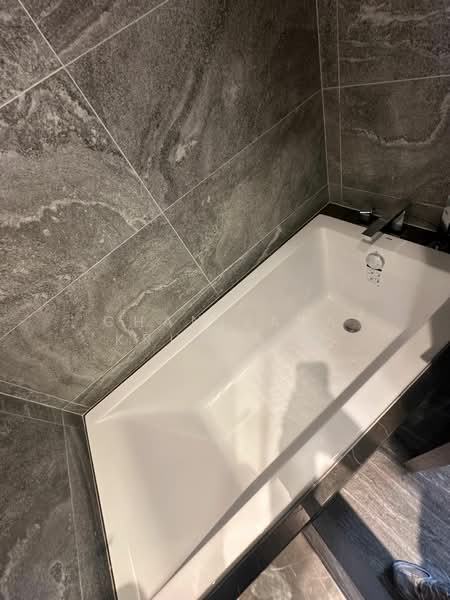 The Esse Sukhumvit 36, Bangkok, Soi Sukhumvit 36, Sukhumvit Road, Phra Kanong, Khlong Toei, Bangkok, 1 Bedroom, 42 sqm, Condo For Rent, by Chanisara Kruakaew, 500172565 - DDproperty.com