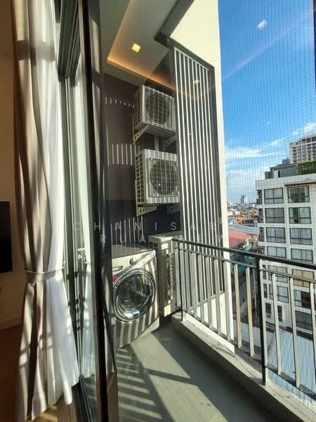 Trapezo Sukhumvit 16, Bangkok, Soi Sukhumvit 16, Khlong Toei, Khlong Toei, Bangkok, 3 Bedrooms, 118 sqm, Condo For Rent, by Chanisara Kruakaew, 500172585 - DDproperty.com