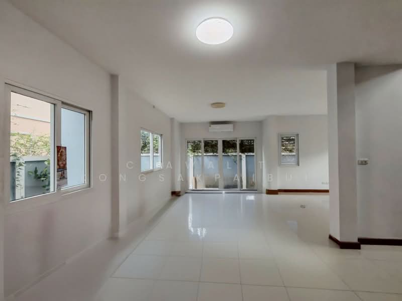 ขาย บ้านเดี่ยว 2 ชั้น หลังมุม หมู่บ้านสุธาริน ไพรเวซี่ รังสิต คลอง3 ลาดสวาย ลำลูกกา ธัญบุรี, ปทุมธานี, ลาดสวาย, ลำลูกกา, ปทุมธานี, 225 ตร.ม., บ้านเดี่ยว ขาย, โดย CHAWALIT KONGSAKPAIBUL, 500172697 - DDproperty.com