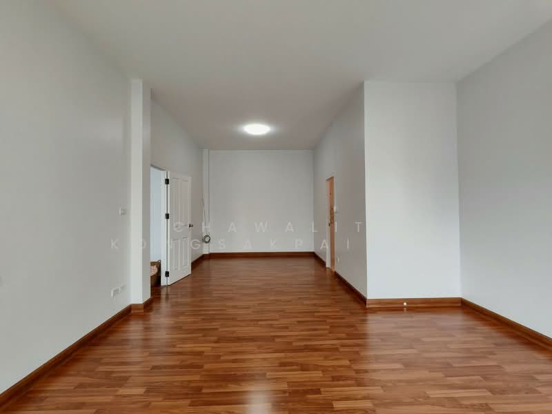 For Sale: 2-story detached house, corner unit, Sutarin Privacy Rangsit Klong 3., Pathum Thani, Lat Sawai, Lam Luk Ka, Pathum Thani, 3 Bedrooms, 225 sqm, Single Detached House For Sale, by CHAWALIT KONGSAKPAIBUL, 500172697 - DDproperty.com