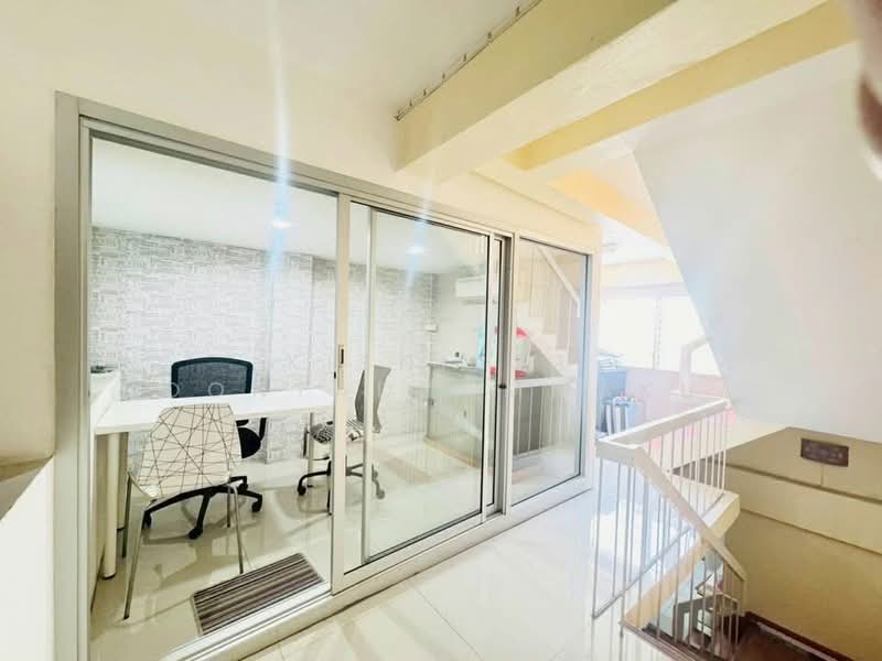 3-BR Townhouse, Bangkok, Bang Na Nuea, Bang Na, Bangkok, 3 Bedrooms, 200 sqm, Townhouse For Rent, by Kitnipat Boonyadhammakul, 500172702 - DDproperty.com