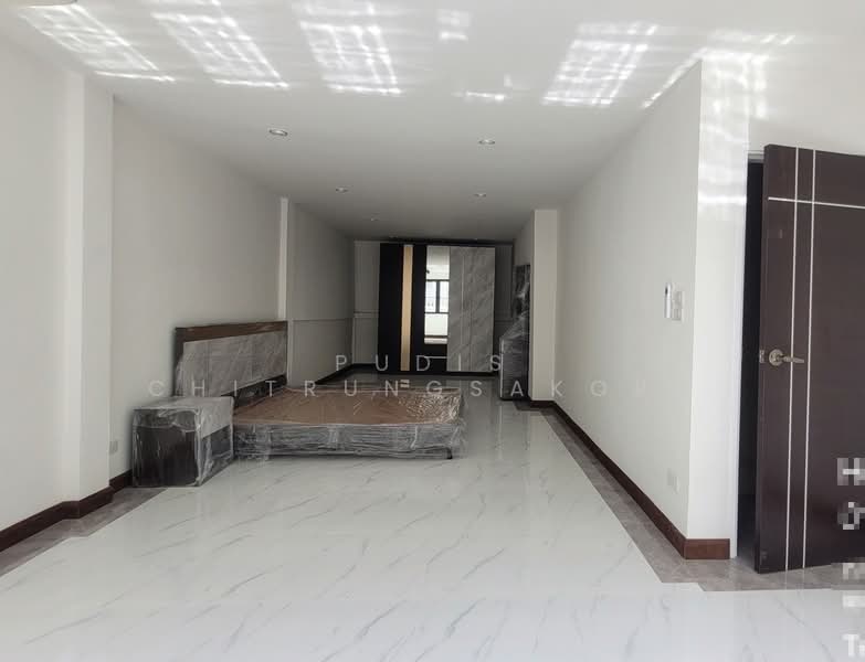 ห้วยขวาง | อาคารพาณิชย์ 3 ชั้น, กรุงเทพ, ห้วยขวาง, ห้วยขวาง, กรุงเทพ, 153 ตร.ม., ตึกแถว-อาคารพาณิชย์ ให้เช่า, โดย Pudis Chitrungsakorn, 500172720 - DDproperty.com