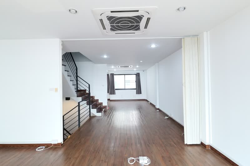 ตึก โฮมออฟฟิศทำเลดี สำหรับเจ้าของธุรกิจ ผู้บริหารยุคใหม่ !!! เวิร์คแอดไลฟ์ นวมินทร์ 36 ฟังก์ชั่นครบ, กรุงเทพ, ถนนนวมินทร์ 36, คลองกุ่ม, บึงกุ่ม, กรุงเทพ, 300 ตร.ม., สำนักงาน ขาย, โดย คุณเมย์, 500172799 - DDproperty.com