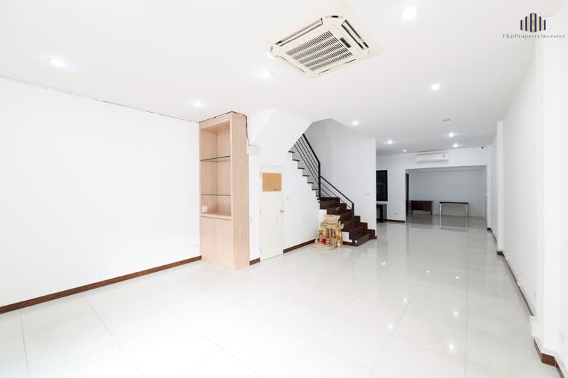 ตึก โฮมออฟฟิศทำเลดี สำหรับเจ้าของธุรกิจ ผู้บริหารยุคใหม่ !!! เวิร์คแอดไลฟ์ นวมินทร์ 36 ฟังก์ชั่นครบ, Bangkok, ถนนนวมินทร์ 36, Khlong Kum, Bueng Kum, Bangkok, , 300 sqm, Office Space For Sale, by คุณเมย์, 500172799 - DDproperty.com