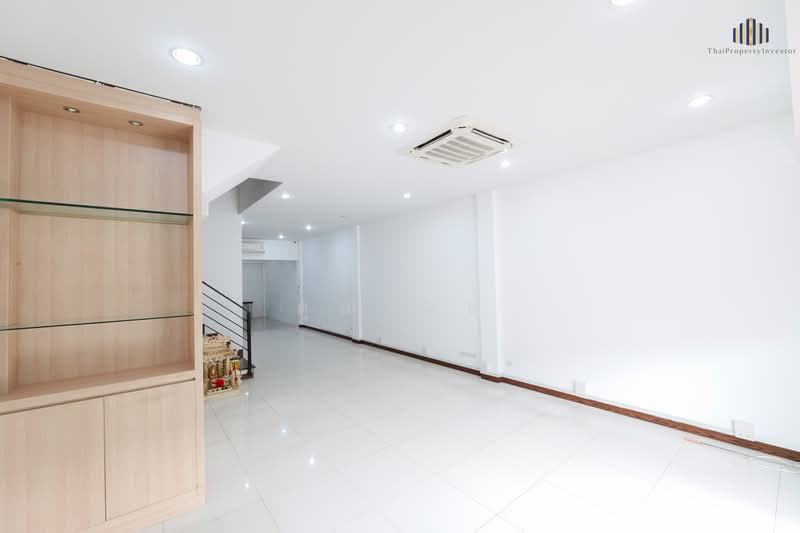 ตึก โฮมออฟฟิศทำเลดี สำหรับเจ้าของธุรกิจ ผู้บริหารยุคใหม่ !!! เวิร์คแอดไลฟ์ นวมินทร์ 36 ฟังก์ชั่นครบ, Bangkok, ถนนนวมินทร์ 36, Khlong Kum, Bueng Kum, Bangkok, , 300 sqm, Office Space For Sale, by คุณเมย์, 500172799 - DDproperty.com