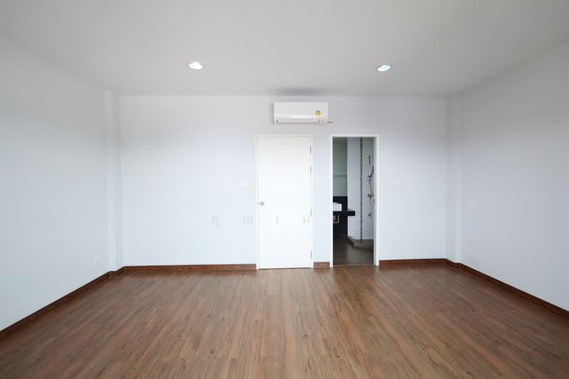 ตึก โฮมออฟฟิศทำเลดี สำหรับเจ้าของธุรกิจ ผู้บริหารยุคใหม่ !!! เวิร์คแอดไลฟ์ นวมินทร์ 36 ฟังก์ชั่นครบ, Bangkok, ถนนนวมินทร์ 36, Khlong Kum, Bueng Kum, Bangkok, , 300 sqm, Office Space For Sale, by คุณเมย์, 500172799 - DDproperty.com