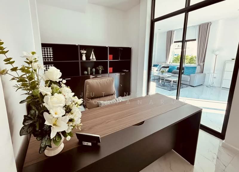 ขายทาวน์โฮม 2 ชั้น สวนหลวงวิลล์ นิรันดร์วิลล์ 3 เนื้อที่ 35.7 ตร.ว. หน้ากว้าง 6.5 ม. จอดรถได้ 4 คัน, กรุงเทพ, ดอกไม้, ประเวศ, กรุงเทพ, 143 ตร.ม., ทาวน์เฮ้าส์ ขาย, โดย Jutanon Komoottanaruk, 500172817 - DDproperty.com