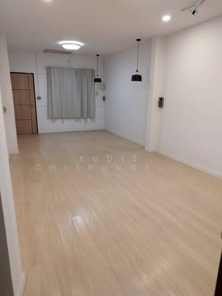 4-Storey Commercial Building (2 Units) for Rent – Huai Khwang / Pracharat Bamphen Intersection, Bangkok, Huai Khwang, Huai Khwang, Bangkok, , 350 sqm, Shophouse For Rent, by Pudis Chitrungsakorn, 500172836 - DDproperty.com